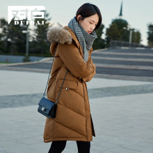 【8折上新价719元 补贴180元】对白毛领连帽白鸭绒中长款羽绒服女图片