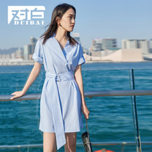 对白浅蓝色条纹连衣裙女2018夏季新款衬衫裙腰带V领卷边短袖裙子图片