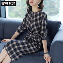 2018秋季新款中长款修身收腰侧开叉复古格子裙子格纹印花连衣裙女图片