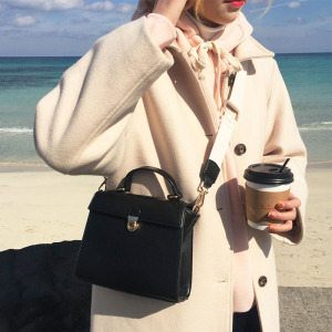 单肩包韩版百搭女生手提包