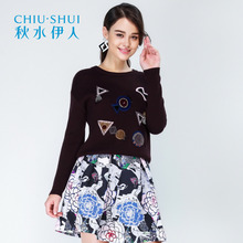秋水伊人2018冬装新品女装圆领贴布钉珠长袖趣味羊毛针织衫K093图片
