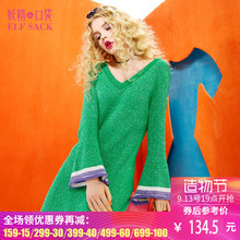 妖精的口袋Y再见青蛇秋季女2018新款V领撞色喇叭袖修针织连衣裙图片