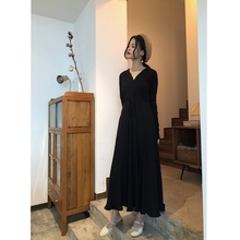 连衣裙女秋 自制收腰修身 秋装 黑色V领子长袖 女2018新款 西柚漫步