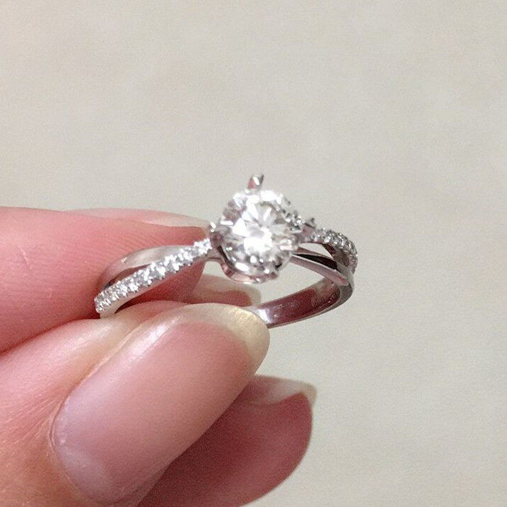 福大生扭臂浪漫钻石 潮流服饰搭配师小任