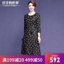 甘甘的世界秋装连衣裙女2018新款弹性大码俏皮印花中长款连衣裙女图片