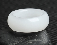 白玉戒指 男女均可佩戴内径18MM 和田玉戒指