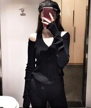 胖妹妹最爱秋冬V领露肩毛衣宽松显瘦藏肉针织打底衫 小衫 女装 大码
