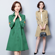 2018秋冬新款胖mm大码韩版女装中长款绣花风衣气质修身200斤外套图片