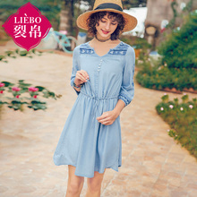 裂帛旗舰店2018夏装新款复古气质圆领纽扣装饰刺绣牛仔连衣裙女图片