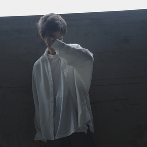 衣疫2色黑白轮廓型蝙蝠袖长袖垂感衬衫走路带风还加了两个口袋