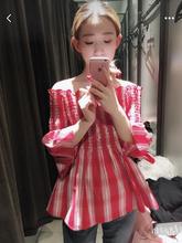 衬衫 18春季新款 女罩衫 红色格纹褶皱一字领露肩中袖 ETJ