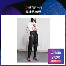 预售 Mo&Co. 白色圆领漫画狗印花短袖女士T恤图片