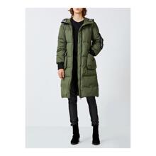 预售 Mo＆Co．/摩安珂 军绿色连帽长袖女士中长款羽绒服图片