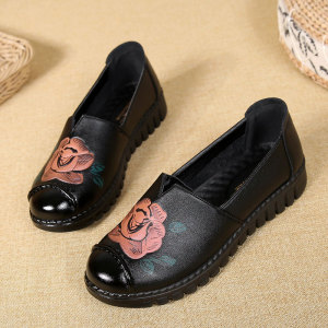 妈妈鞋单鞋2019新款中老年女鞋舒适软底平底奶奶中年老人皮鞋春秋