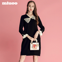 miuco欧洲站女装2018秋冬新款蝴蝶结V领百褶喇叭袖气质简约连衣裙