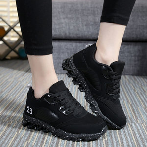 黑色内增高跑步鞋