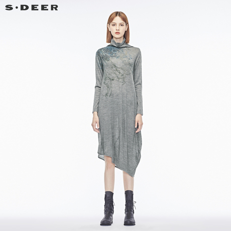 sdeer 圣迪奥 女装抽象写意印花中高领长袖针织T恤S16480249商品大图