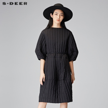 sdeer圣迪奥2018冬装气质淑女条纹茧型薄款羽绒服连衣裙S17481228图片