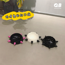 QB潮牌狗碗猫碗狗盆狗狗用品狗食盆铆钉碗防滑塑料斜口碗水碗