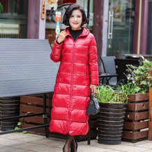 中老年羽绒服女装 加长款中年妈妈加厚过膝盖羽绒服大码保暖外套图片