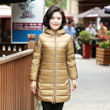 中老年人大码羽绒服女 中长款2017新款加厚潮妈妈冬装50岁60外套图片