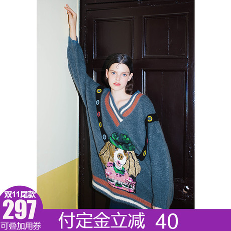 两三事天生不对2018冬装新款趣味小狗珠片绣花V领毛衣女套头宽松商品大图
