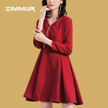 ZIMMUR18年秋冬新品 V领珍珠装饰修身A摆显瘦 长袖优雅淑女连衣裙图片