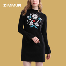 ZIMMUR18年秋冬新品 黑色时尚胸口绣花喇叭袖修身显瘦针织连衣裙图片