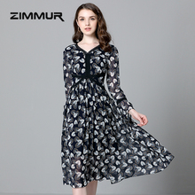 ZIMMUR秋冬新款2018印花雪纺中长款V领大摆优雅收腰OL显瘦连衣裙图片