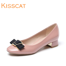 KISSCAT接吻猫夏新品商场同款光感牛漆皮圆头低跟浅口单鞋女