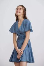 2018 DVF炒火 同款 灰色波点系带夏季裹身式迷你连衣裙 美国正品