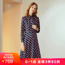 JUZUI/玖姿奥莱2018冬装垂感系带翻领碎花斜条纹连衣裙女图片