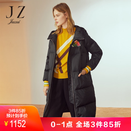 JUZUI/玖姿奥莱店2018冬新款时尚连帽字母绣花中长款羽绒女商品大图