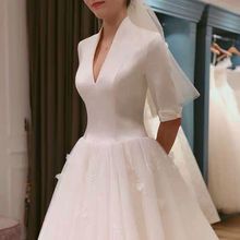 拖尾修身 新娘法式赫本v领中袖 缎面婚纱2019新款 简约森系公主婚纱