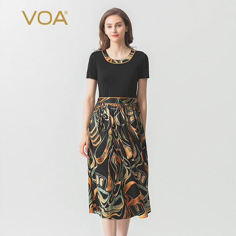 VOA28姆米缎面真丝抽象印花圆领短袖针织拼接亲肤修身时尚连衣裙商品大图