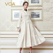 VOA卷云白竖领长袖钉珠包扣高腰褶皱修身裙式真丝风衣FLX00501图片