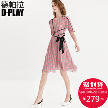 DPLAY2018夏新品欧美粉色短袖印花收腰修身蝴蝶结拼接连衣裙