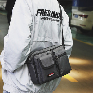 男士牛津布单肩斜挎包男休闲防水尼龙斜肩包多功能小背包ins挎包