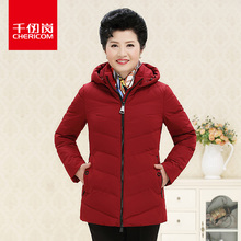 千仞岗2018新品中老年羽绒服女纯色短款可脱卸帽保暖羽绒服229190图片