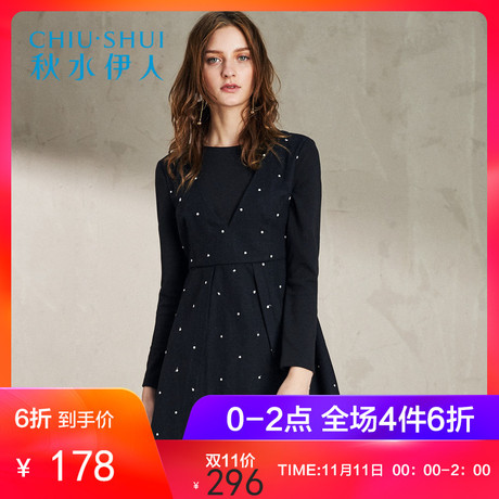 秋水伊人2017冬新品女装纯色简约时尚拼接波点羊毛修身连衣裙商品大图