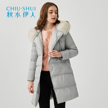 秋水伊人2017冬新品女装连帽狐狸毛条抽绳白鸭绒保暖羽绒服外套图片