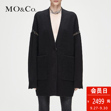 MOCO2018冬季新品个性V领金属环扣开襟毛衣MA184CAR304 摩安珂图片