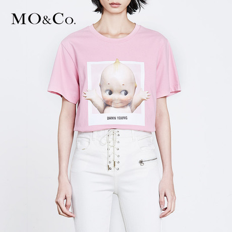 MOCO2018春季新品人像胶印图案短袖T恤女MA181TEE214 摩安珂商品大图