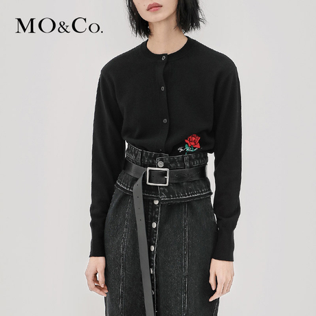 MOCO2018秋新品玫瑰图案短款长袖圆领针织开衫MA183CAR310摩安珂商品大图