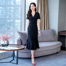 2019夏季新款时尚鱼尾裙蕾丝边修身连衣裙V领小黑裙礼服中长裙女
