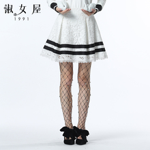 淑女屋2018年冬季新款A字型修身柔软米白色蕾丝超短裙图片