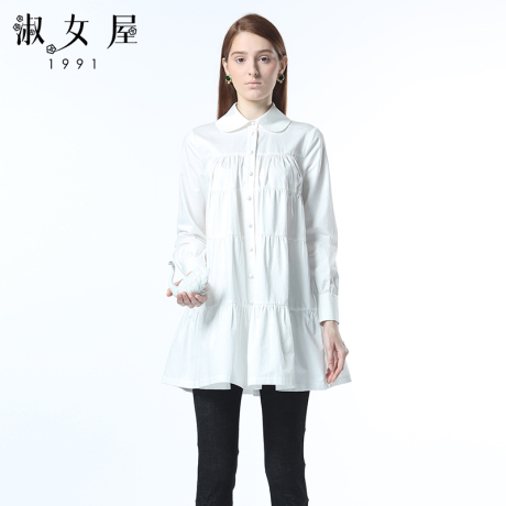 淑女屋2018年冬季新款100%棉米白色完下摆皱褶纽扣长上衣商品大图