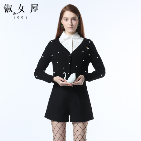 淑女屋2018年冬季新款修身柔软微弹黑底白珍珠开衫毛衣商品大图