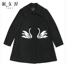 淑女屋2018年冬季新款天鹅亮丝图案黑色中长款毛呢外套图片