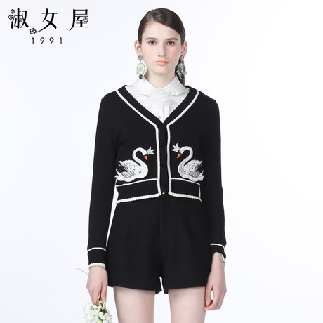 淑女屋2018年秋季新款100%棉黑色白天鹅图案短款开衫商品大图